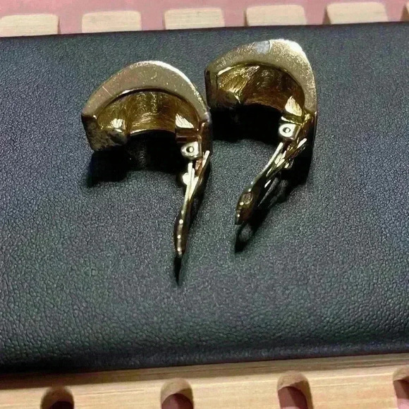 Dior Clip On Earrings - Picture 4 of 6